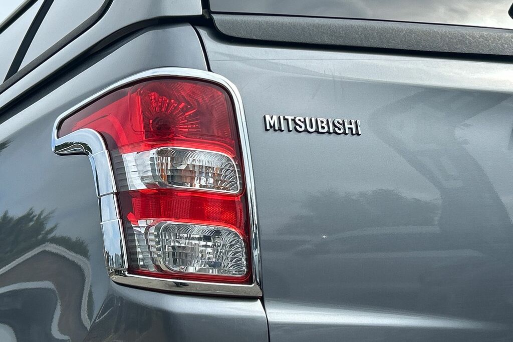 Mitsubishi L200  Black #19