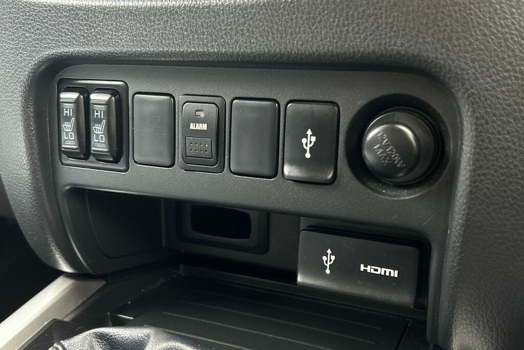 Mitsubishi L200  Black #21