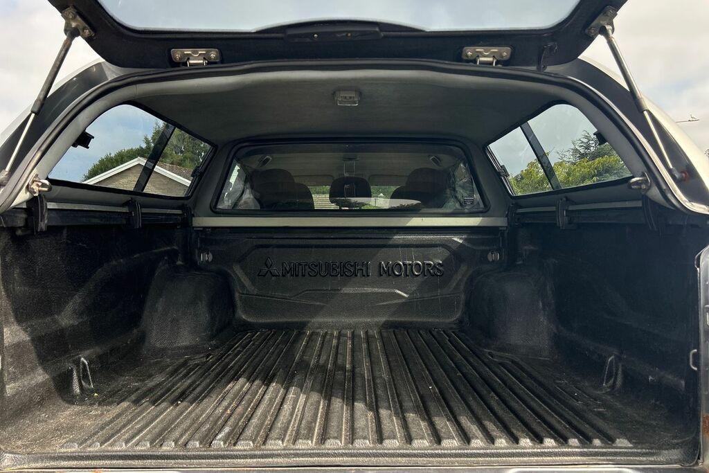 Mitsubishi L200  Black #11
