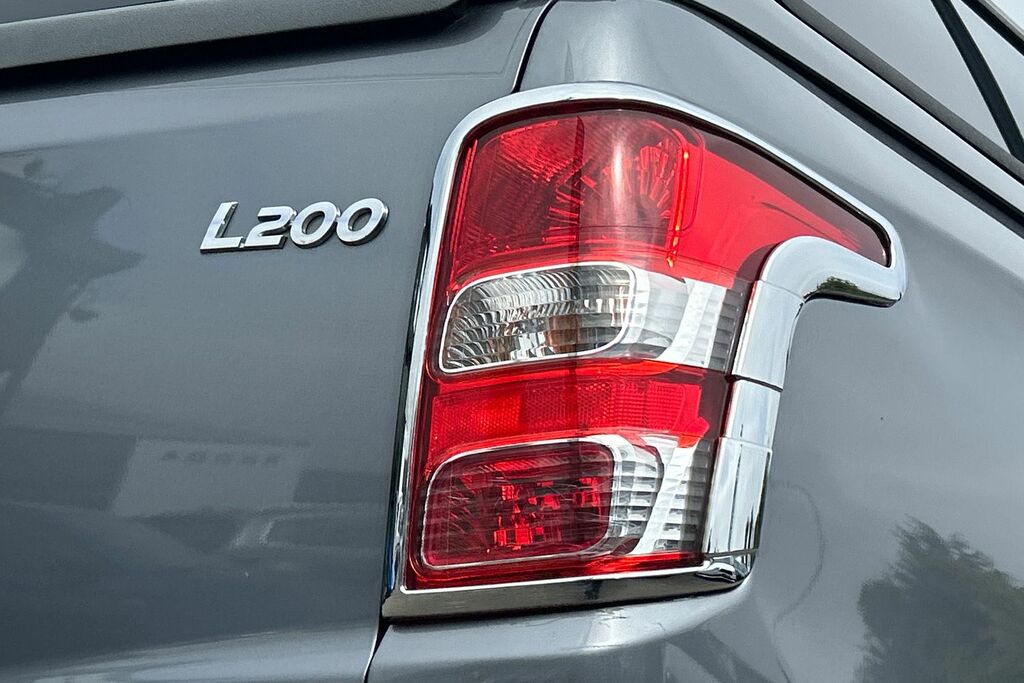 Mitsubishi L200  Black #20