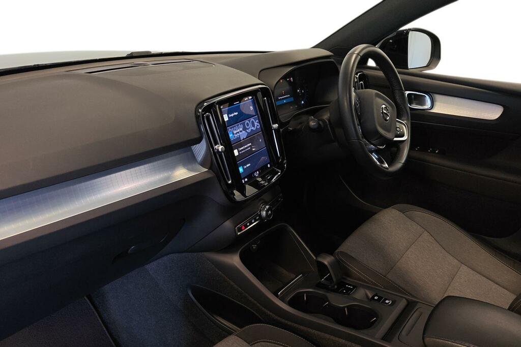 Volvo XC40 2.0 B3p Core Black #2
