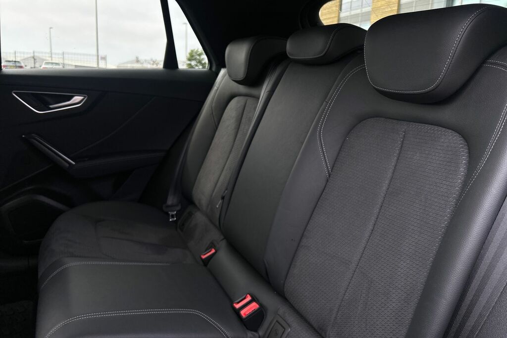 Audi Q2 Suv White #9