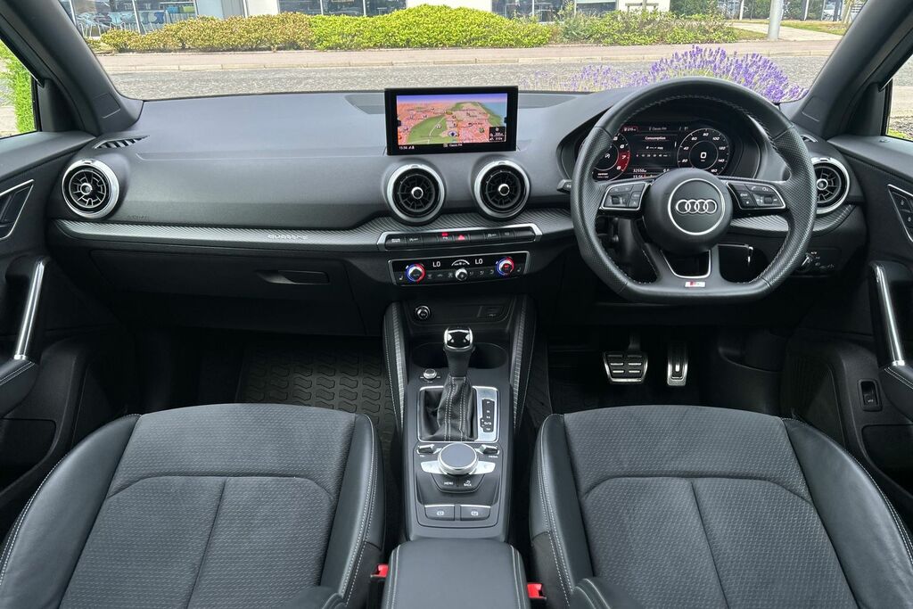 Audi Q2 Suv White #10
