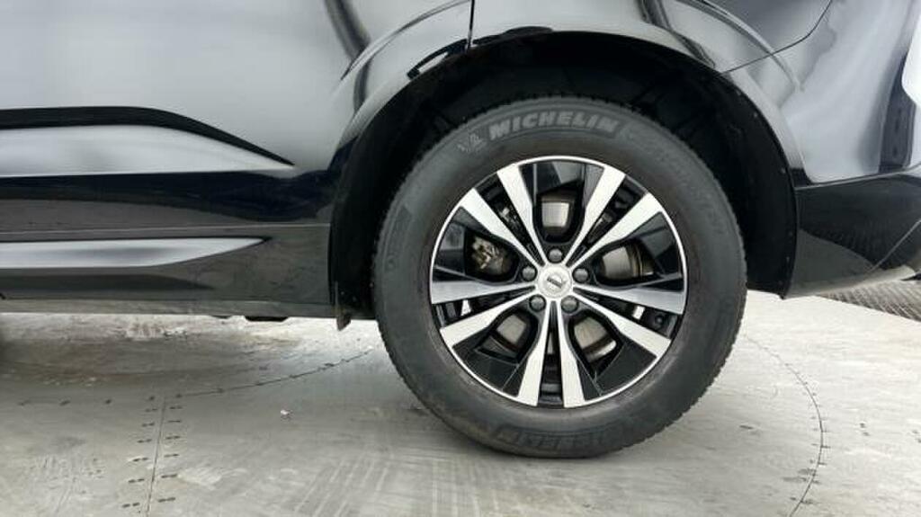 Volvo XC60 2.0 B5p Momentum Awd Geartronic Black #4