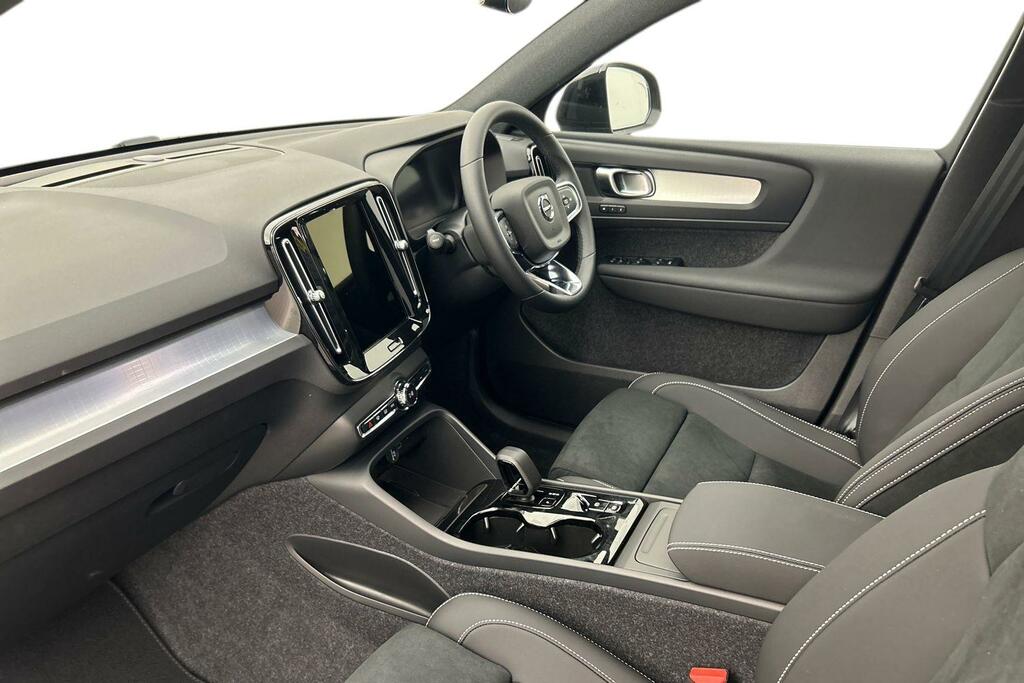 Volvo XC40 Black Edition Plus, B3 Mild Hybrid, SK26WYU Black #2