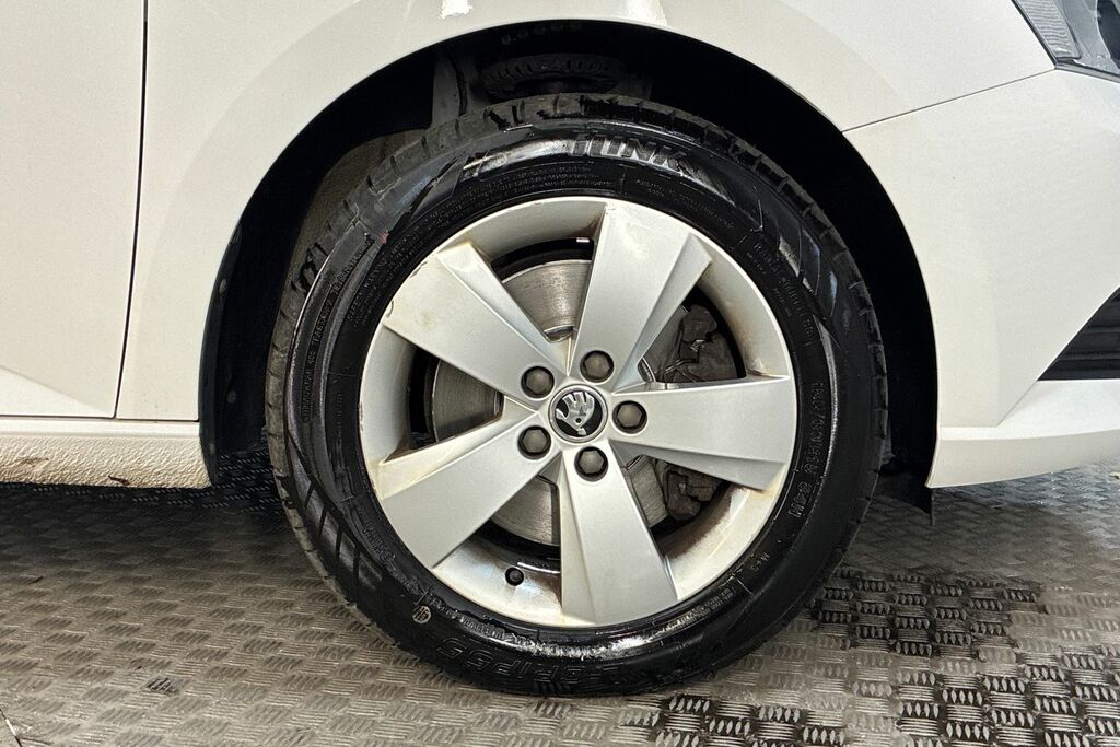Skoda Fabia 1.0 Tsi 110 Se Dsg FM18MWZ White #5