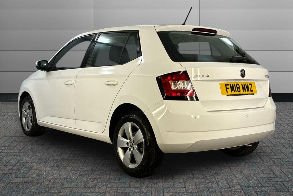 Skoda Fabia 1.0 Tsi 110 Se Dsg FM18MWZ White #3