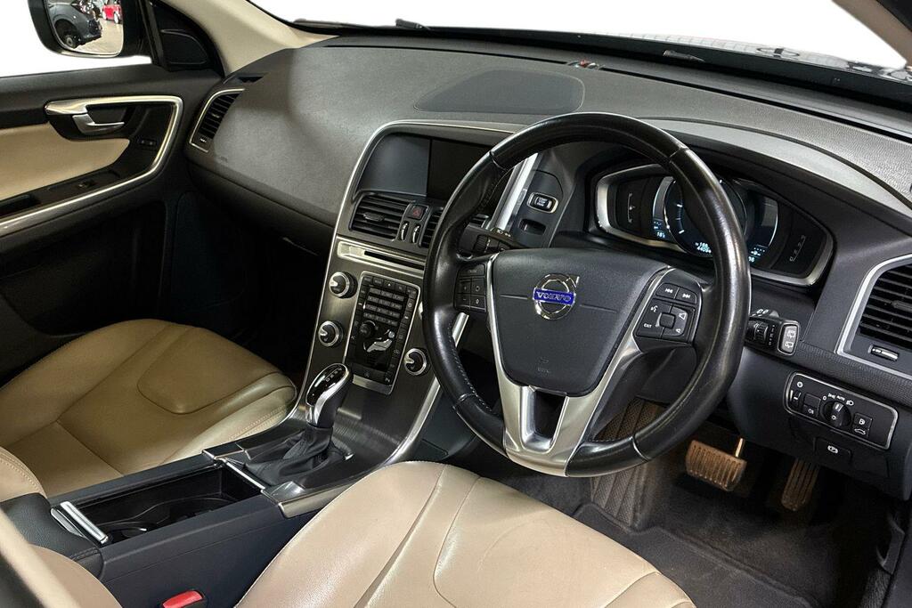 Volvo XC60 2.0 D4 R-design Red #7