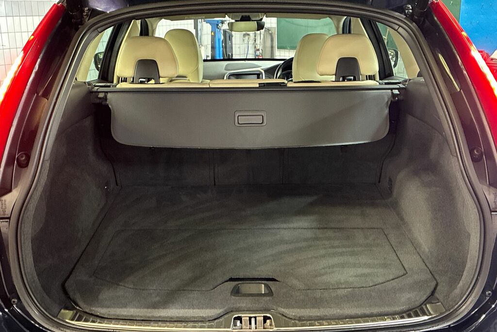 Volvo XC60 2.0 D4 R-design Red #16