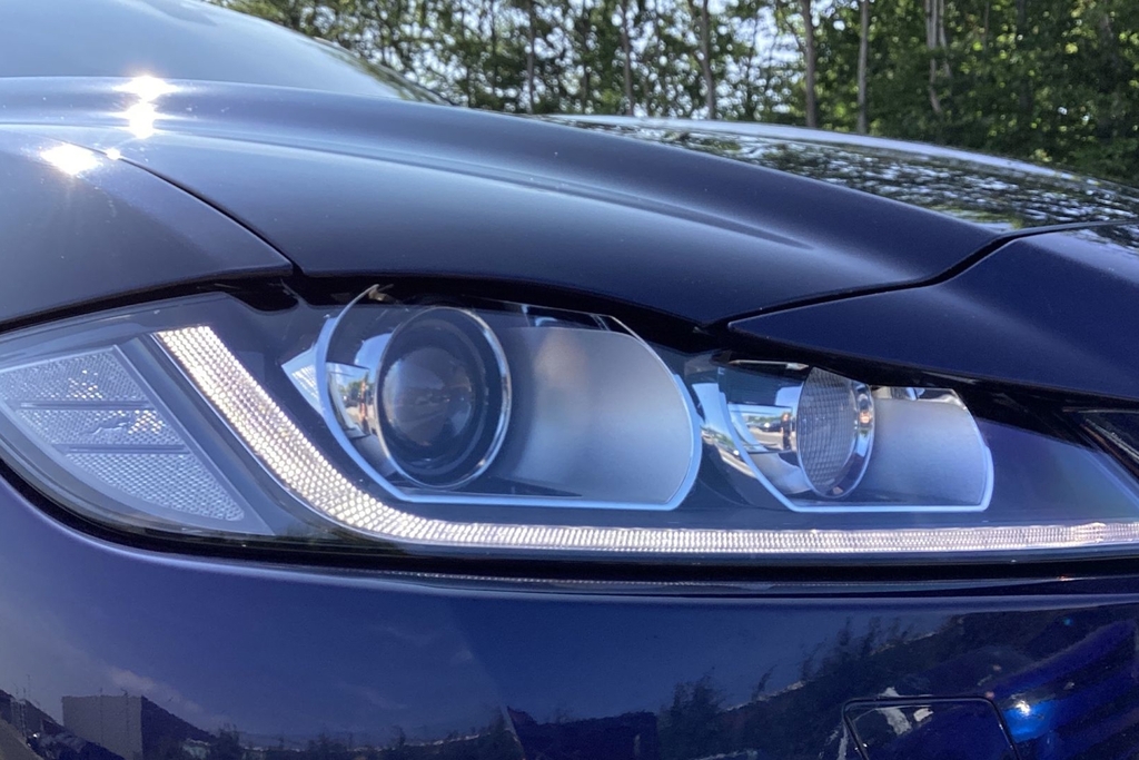 Jaguar F-Pace 2.0D 180 Chequered Flag Awd Black #17