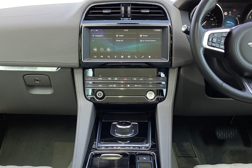Jaguar F-Pace 2.0D 180 Chequered Flag Awd Black #14