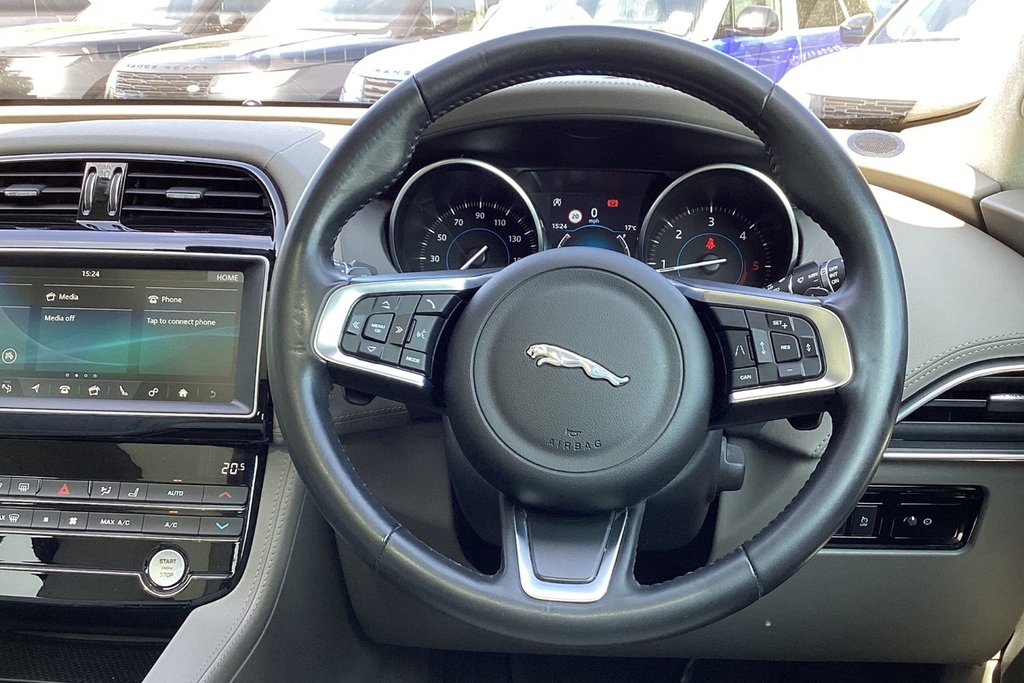 Jaguar F-Pace 2.0D 180 Chequered Flag Awd Black #15