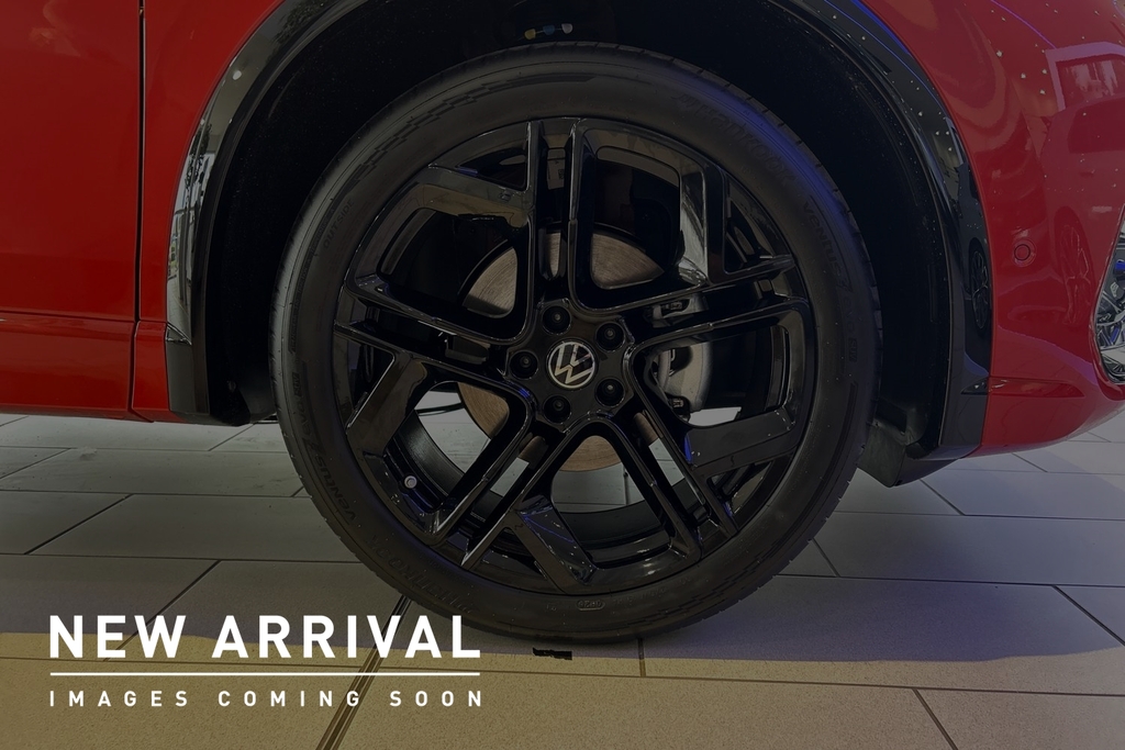 Volkswagen Tiguan 1.5 Etsi 150 Black Edition Dsg SW26FVY Red #4