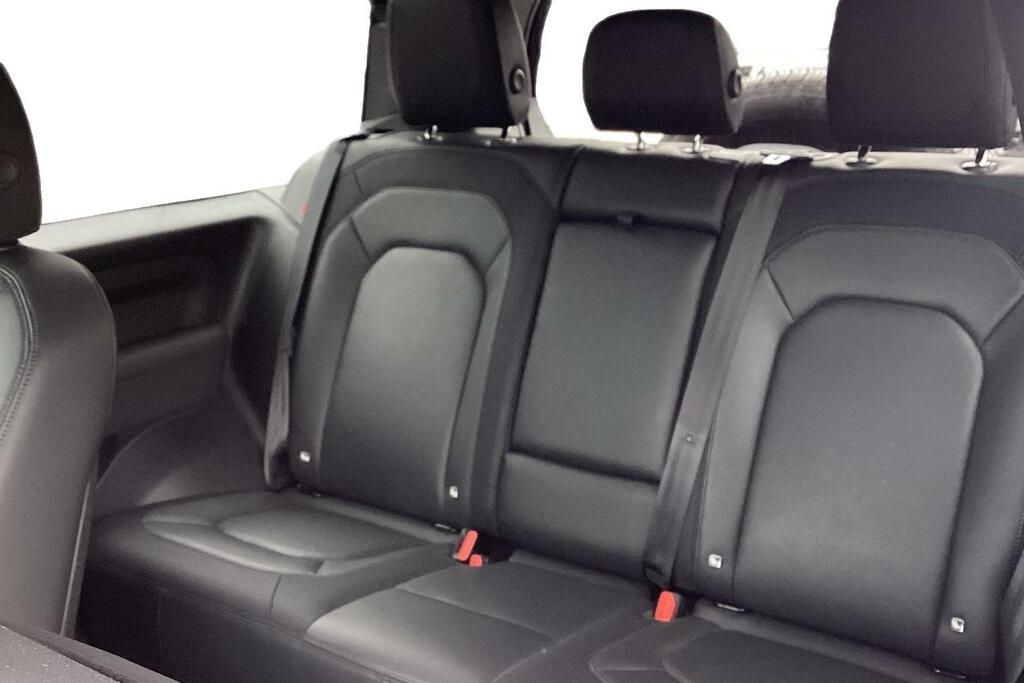 Land Rover Defender 90 D250 X-dynamic Se Black #4