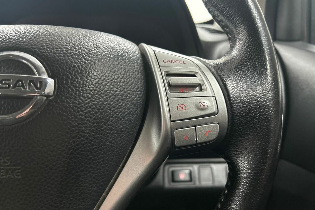 Nissan Navara Navara Tekna Dci Black #9