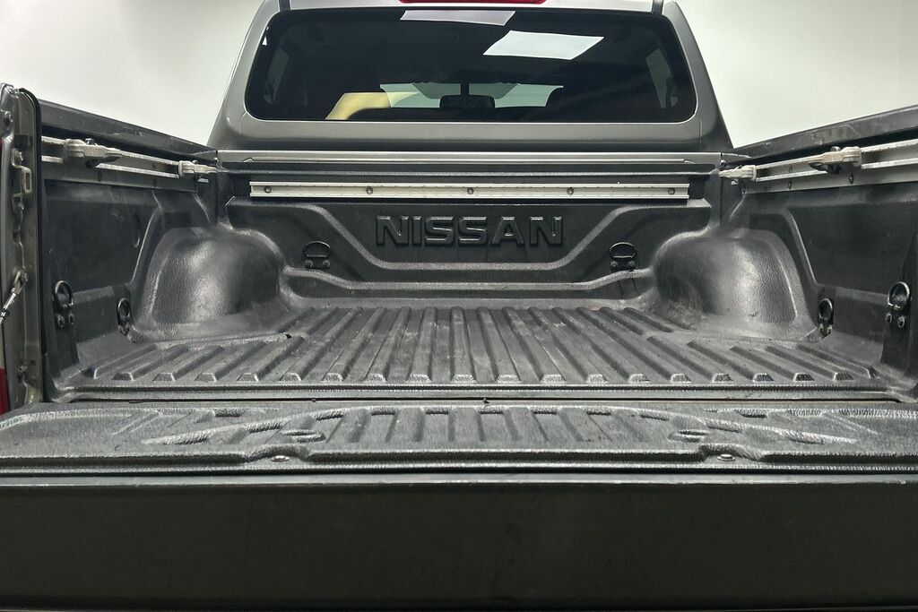 Nissan Navara Navara Tekna Dci Black #16