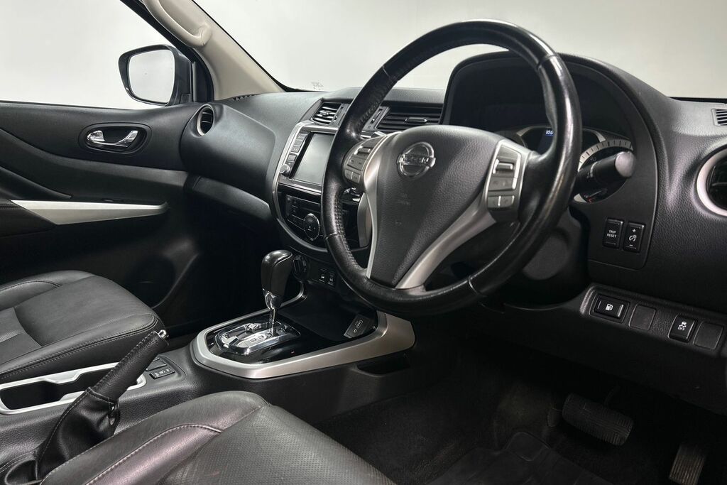 Nissan Navara Navara Tekna Dci Black #7