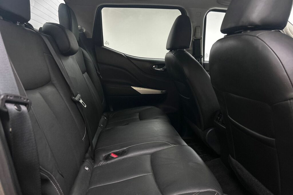 Nissan Navara Navara Tekna Dci Black #17
