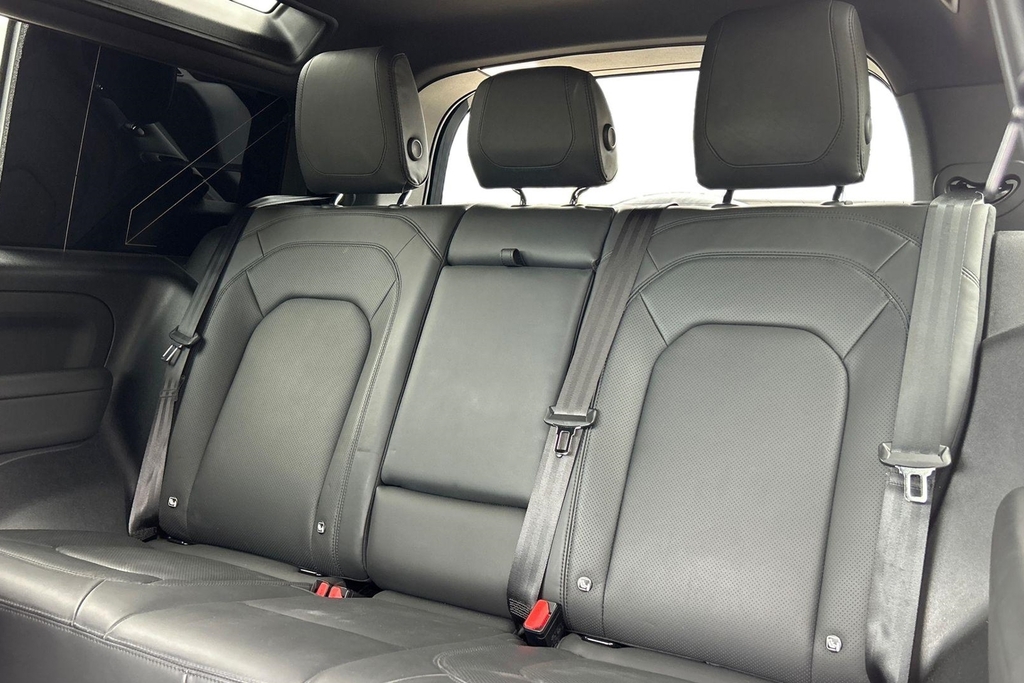 Land Rover Defender 90 D250 Hse Black #4