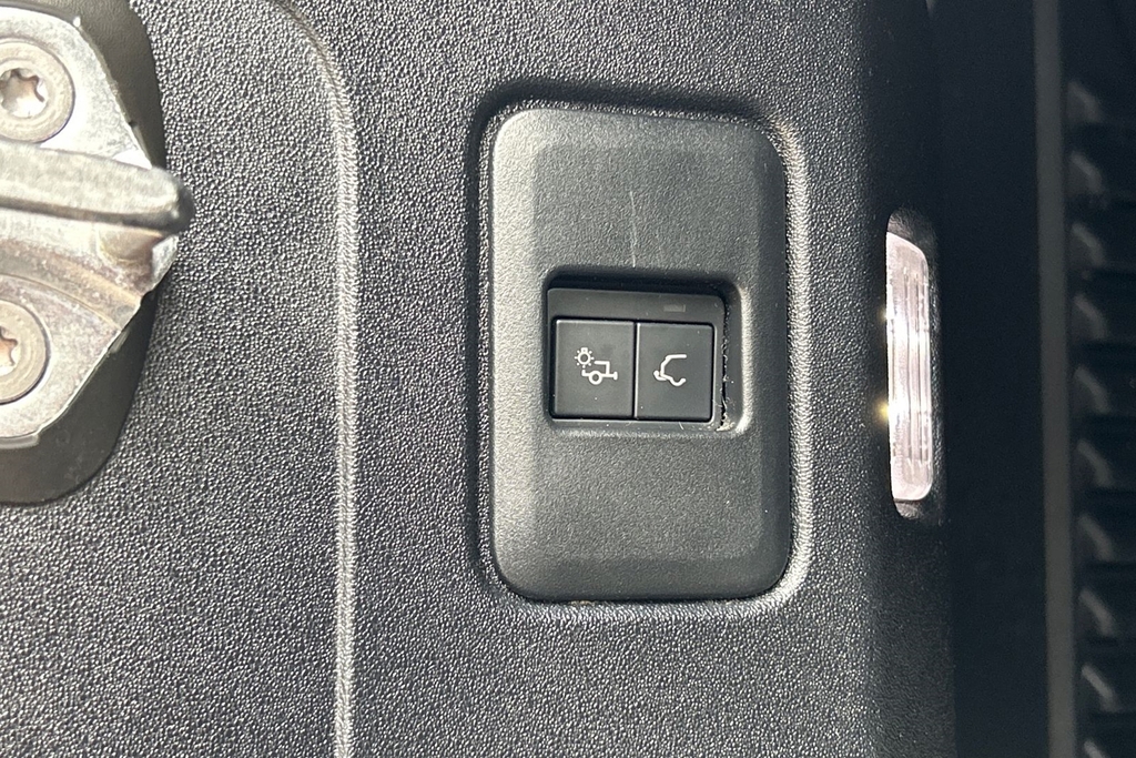 Land Rover Defender 90 X Grey #26