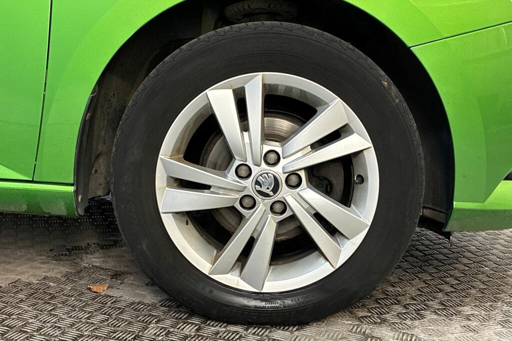 Skoda Fabia 1.0 Tsi Se Green #5