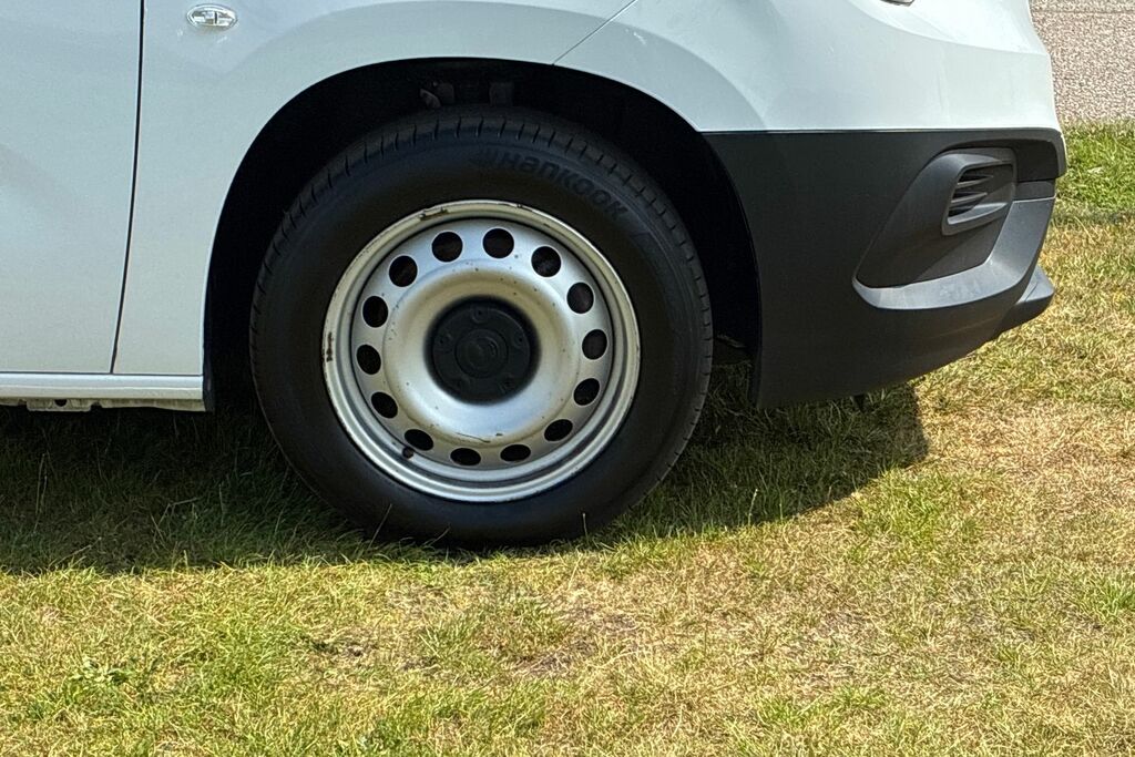Vauxhall Combo 2300 1.5 Turbo D 100Ps H1 Prime Van White #5