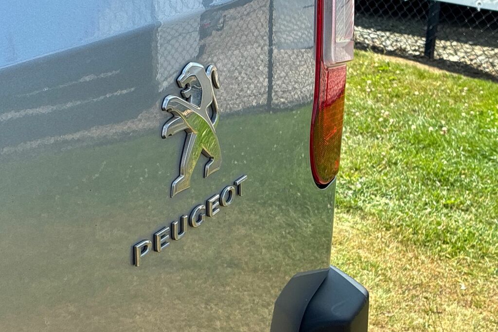 Peugeot Partner Mpv White #19