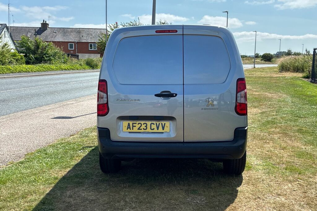 Peugeot Partner Mpv White #7