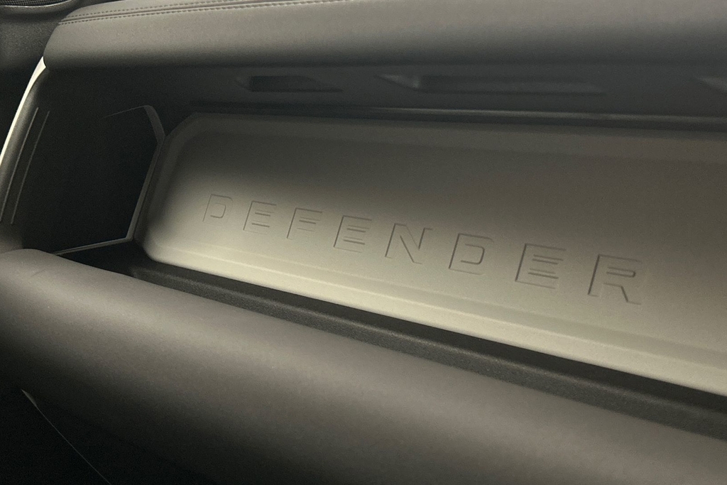 Land Rover Defender 3L X-dynamic Hse Black #34