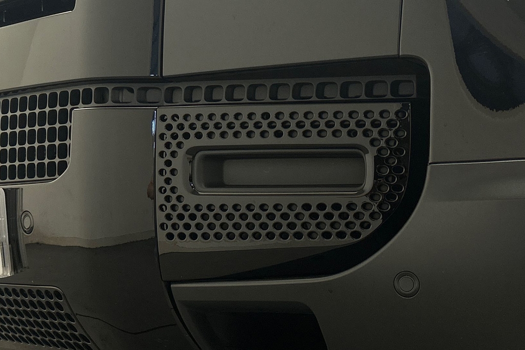 Land Rover Defender 3L X-dynamic Hse Black #46