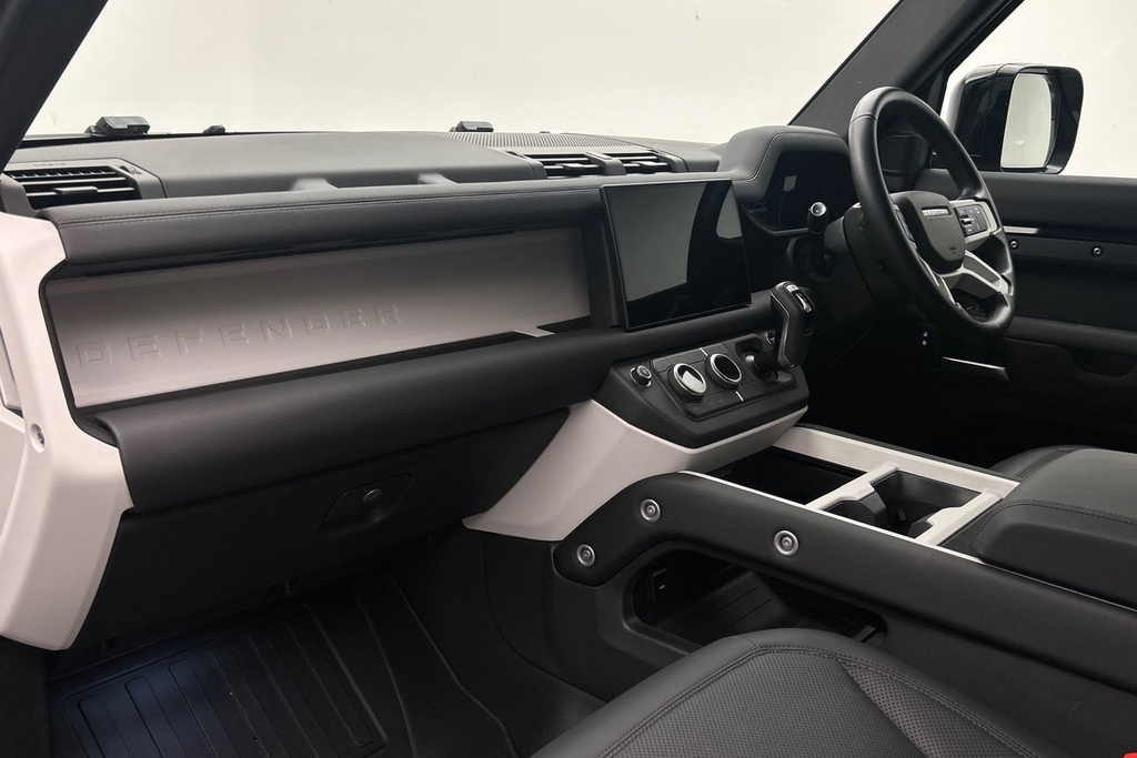 Land Rover Defender 3L X-dynamic Hse Black #38
