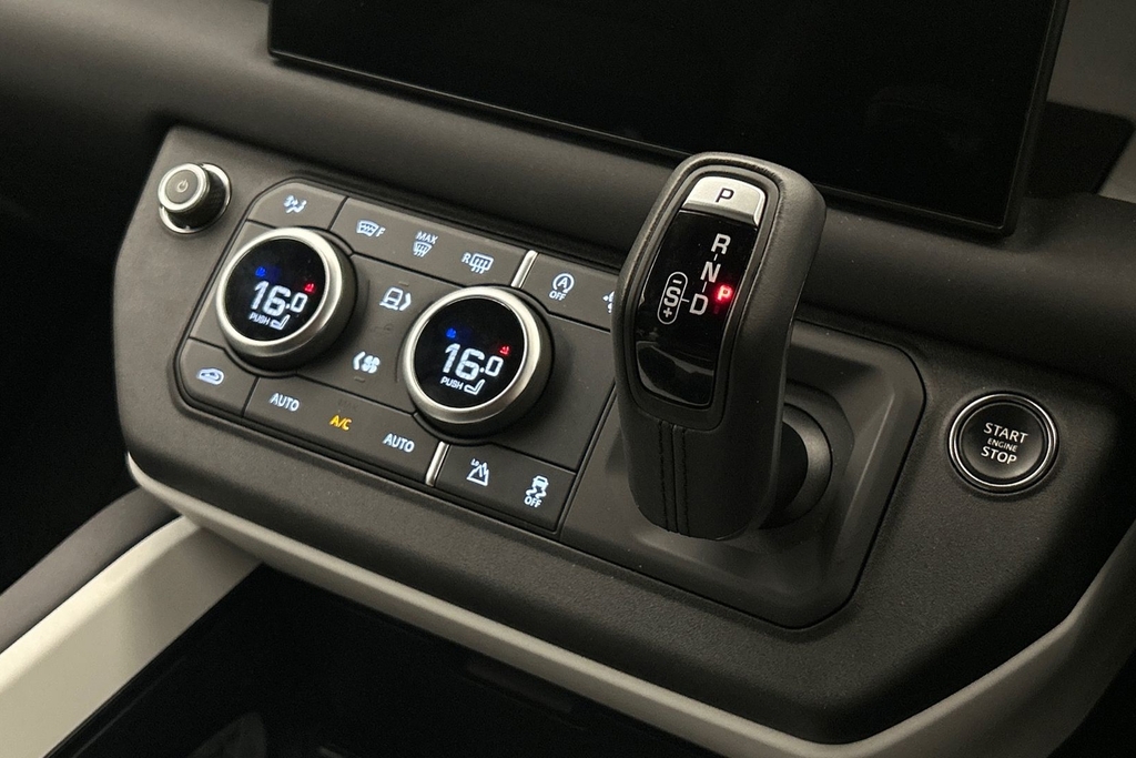 Land Rover Defender 3L X-dynamic Hse Black #13