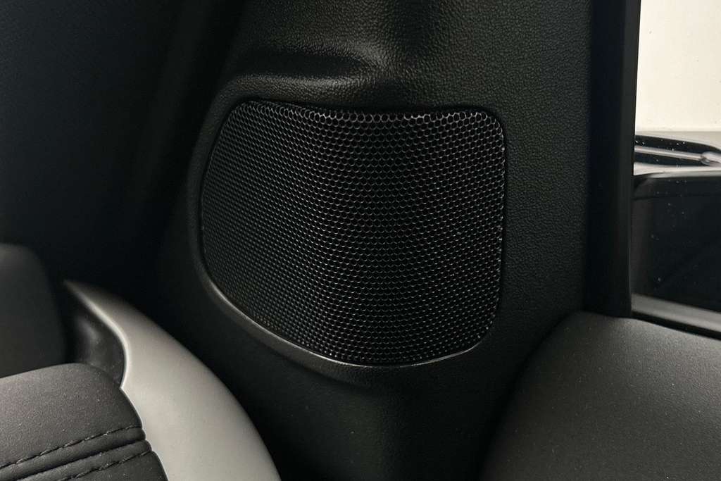 Land Rover Defender 3L X-dynamic Hse Black #24