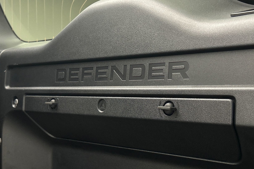 Land Rover Defender 3L X-dynamic Hse Black #39