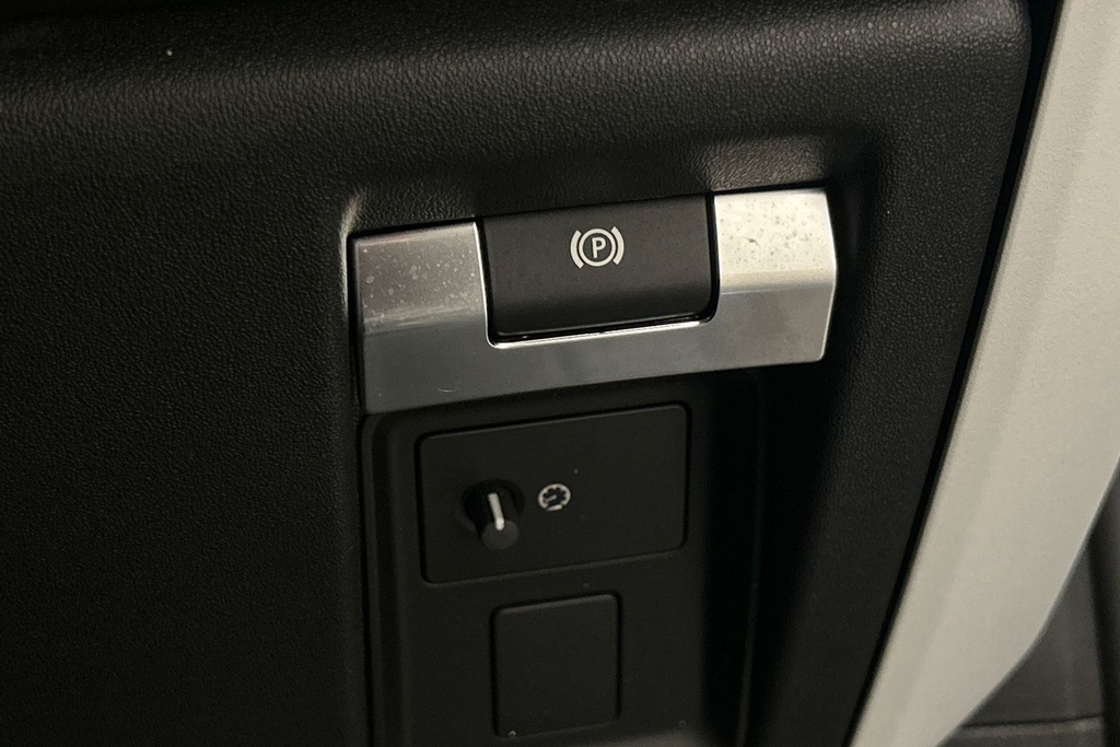 Land Rover Defender 3L X-dynamic Hse Black #33