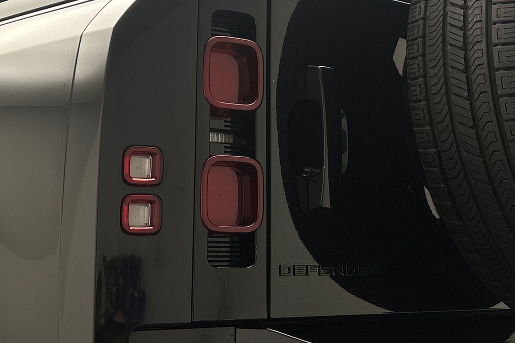 Land Rover Defender 3L X-dynamic Hse Black #19