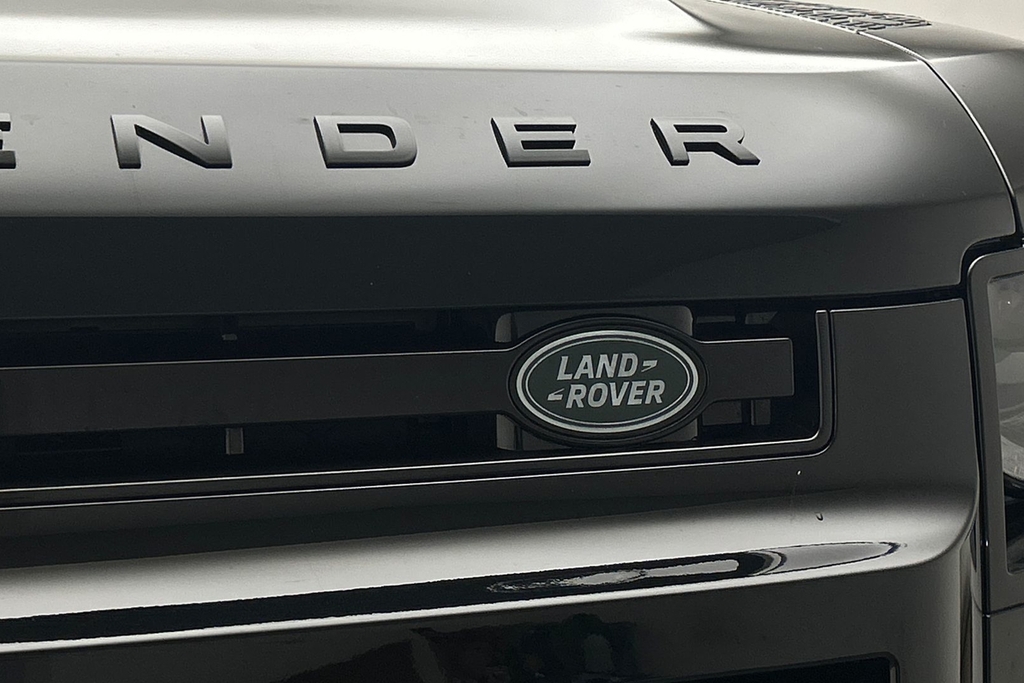 Land Rover Defender 3L X-dynamic Hse Black #45