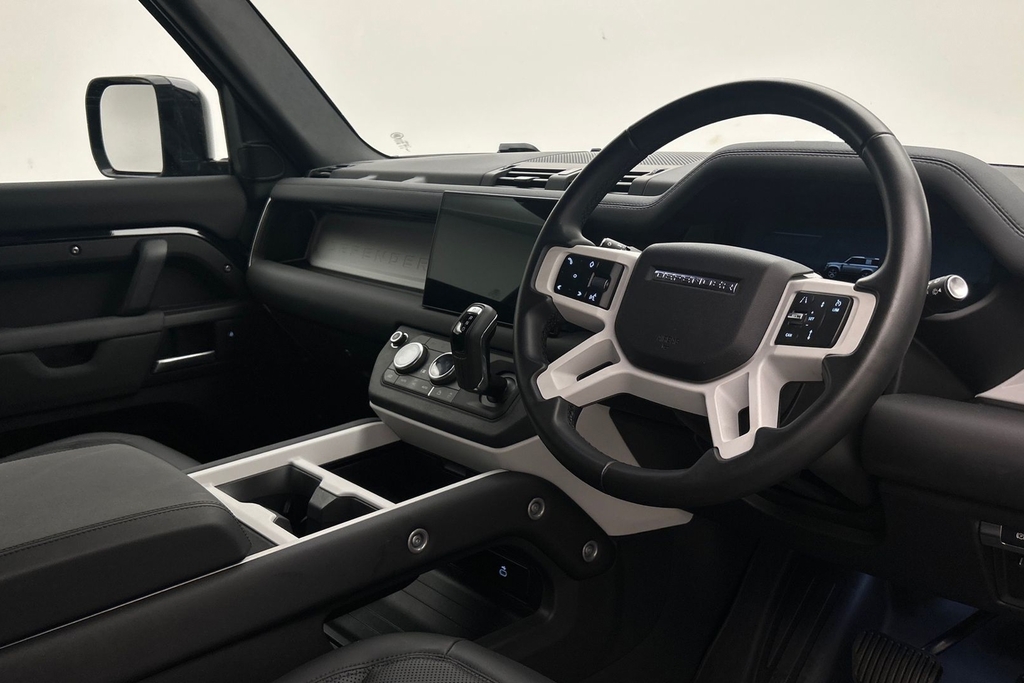 Land Rover Defender 3L X-dynamic Hse Black #37
