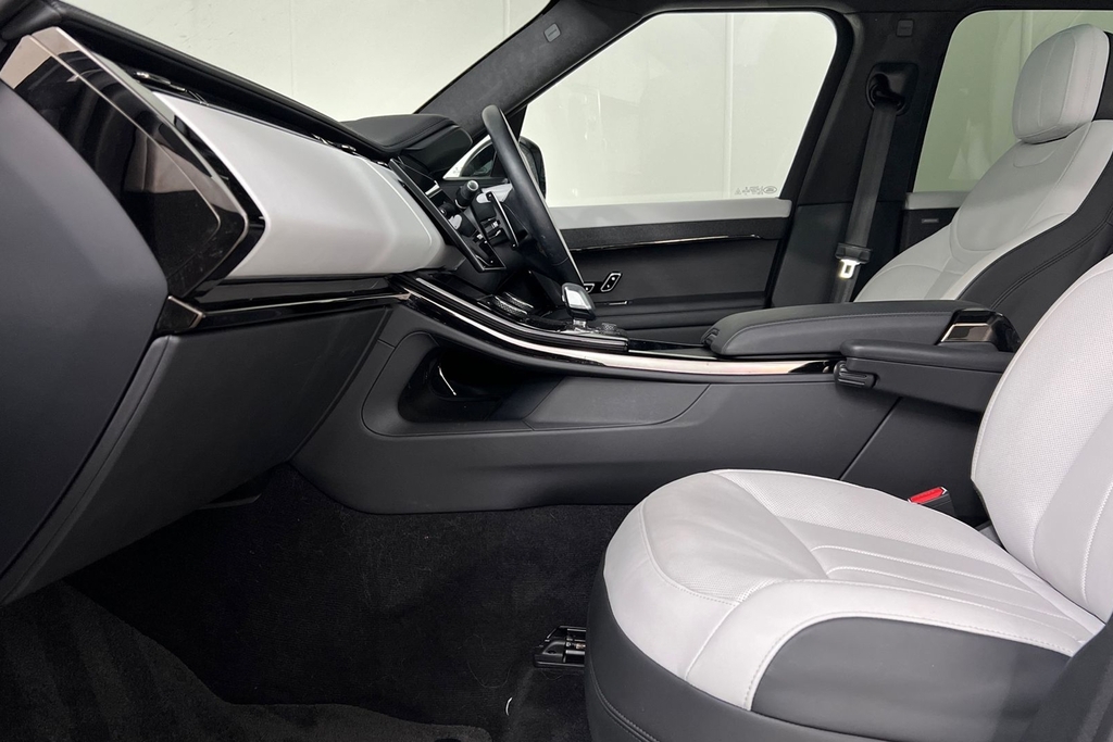 Land Rover Range Rover Sport P400 Autobiography White #3