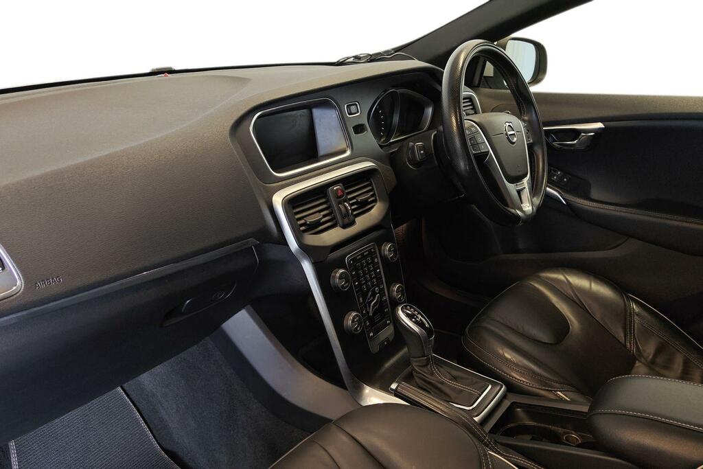 Volvo V40 T3 152 R Design Pro Geartronic Silver #2