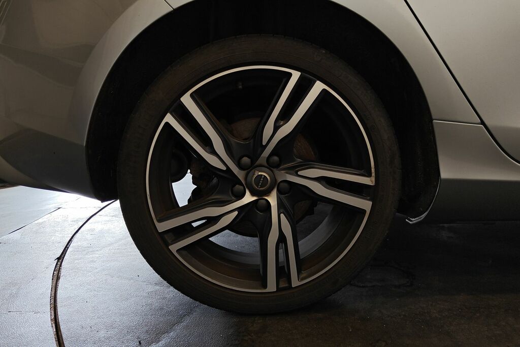 Volvo V40 T3 152 R Design Pro Geartronic Silver #5