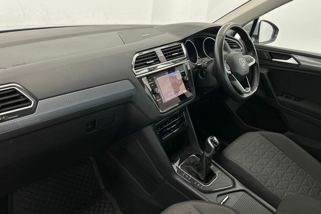 Volkswagen Tiguan 1.5 Tsi 150 Life SW24FBC Silver #2