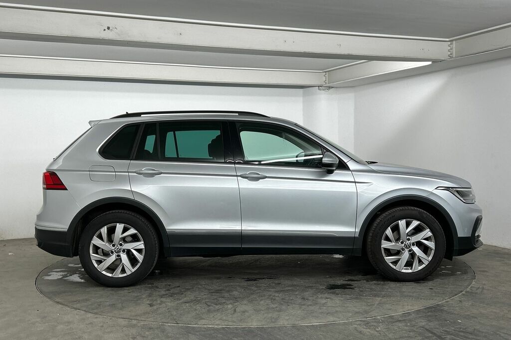 Volkswagen Tiguan 1.5 Tsi 150 Life SW24FBC Silver #4