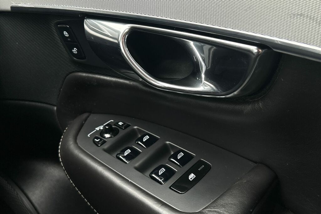 Volvo XC90 D5 Momentum 2.0  #24