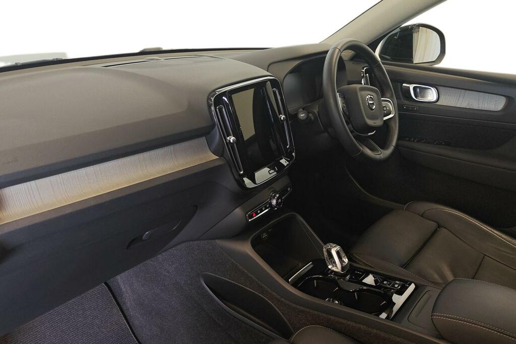 Volvo XC40 2.0 B4p Inscription Pro Black #2