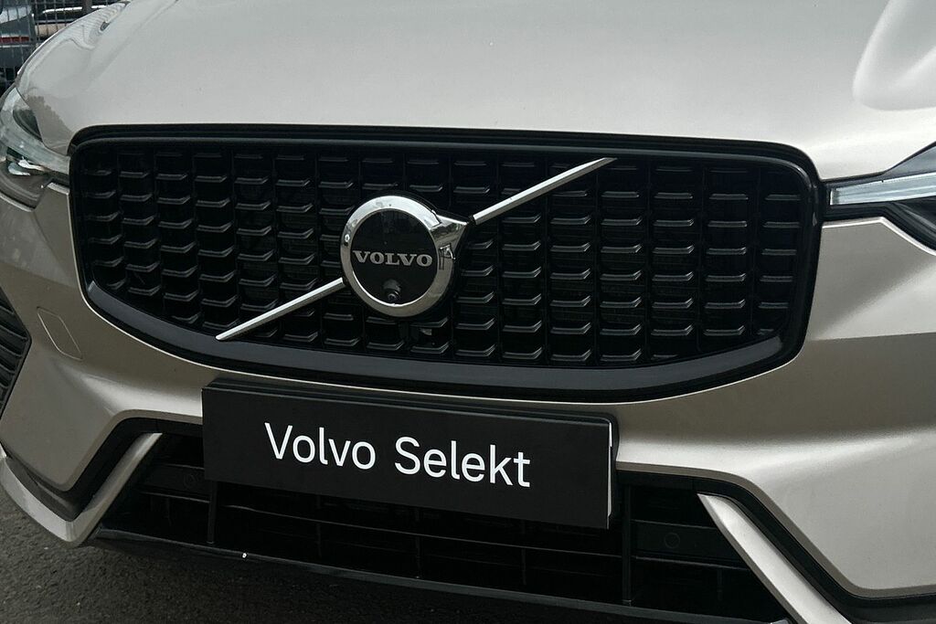 Volvo XC60 Ultimate Dark B5 250 Hp #31