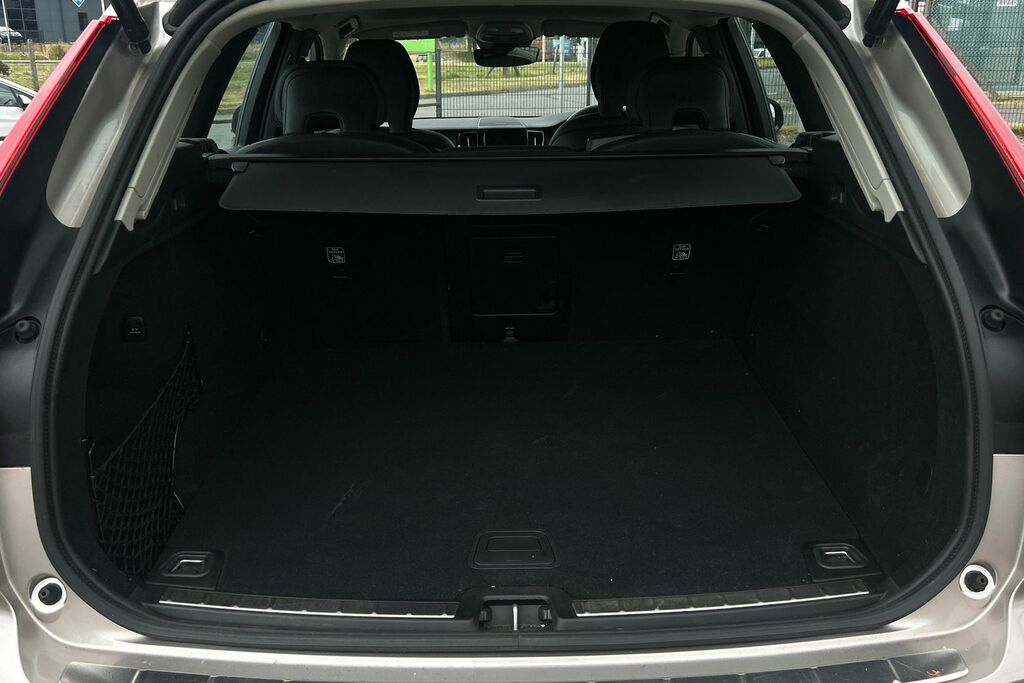 Volvo XC60 Ultimate Dark B5 250 Hp #8