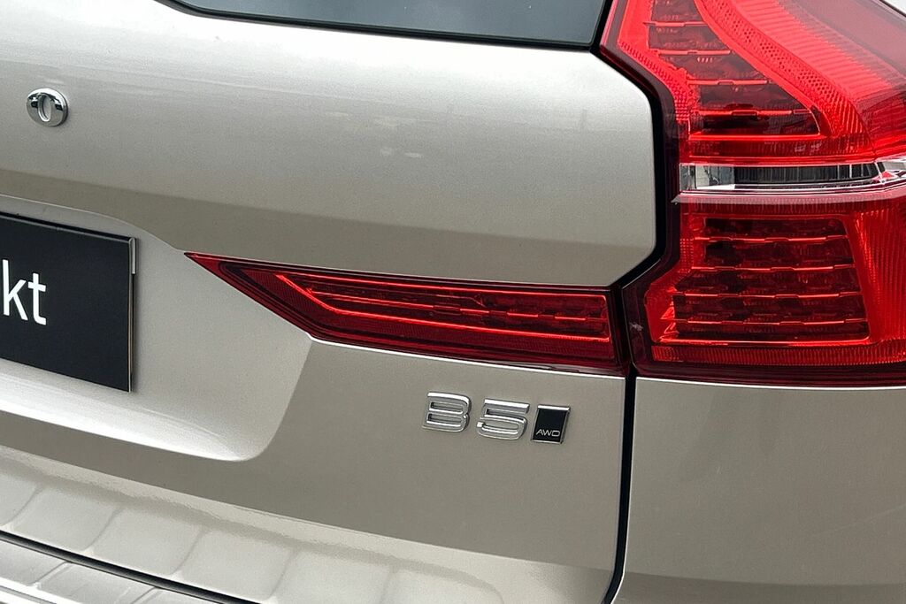Volvo XC60 Ultimate Dark B5 250 Hp #30