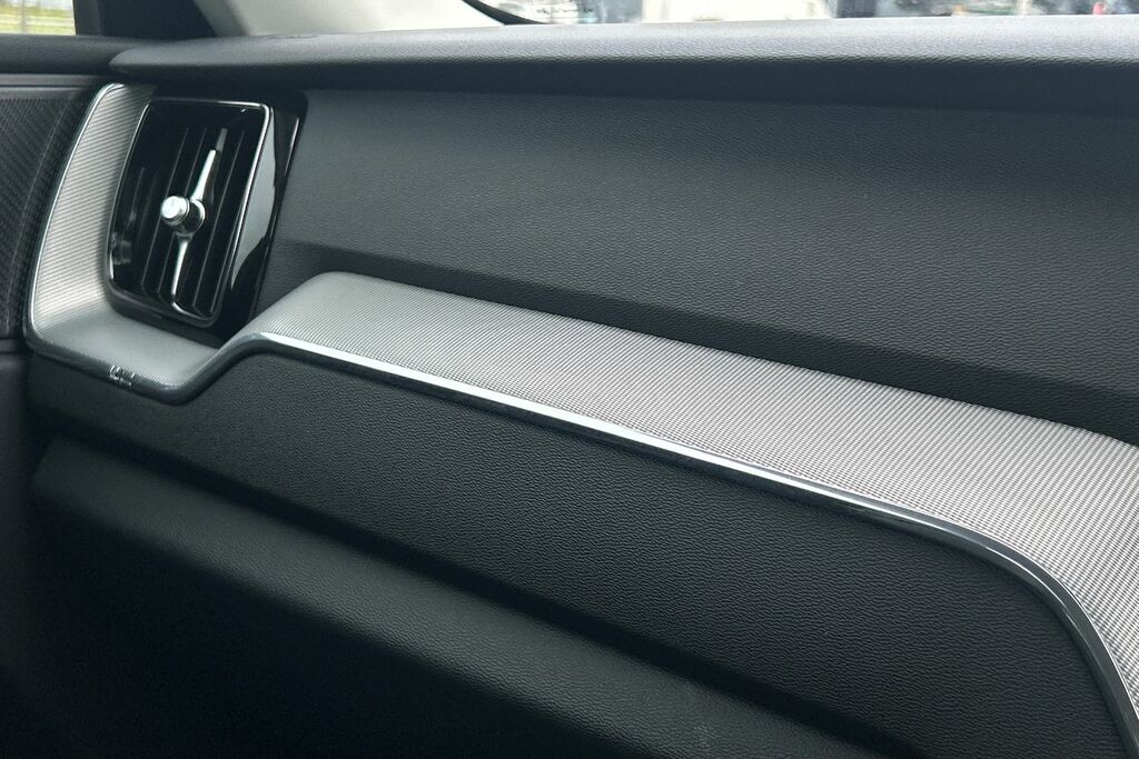 Volvo XC60 Ultimate Dark B5 250 Hp #22
