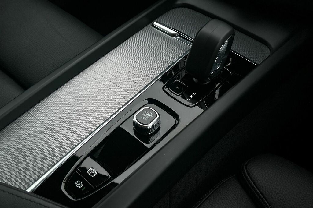 Volvo XC60 Ultimate Dark B5 250 Hp #13
